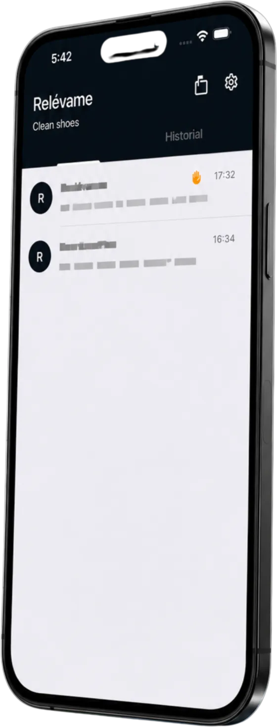 Lista de conversaciones en la app Relévame